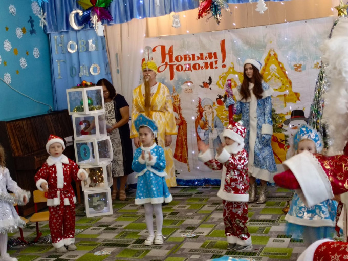 В детском саду прошли новогодние утренники В детском саду прошли новогодние утренники.